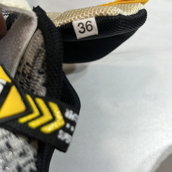 Unbranded Kid’s Sneakers Black/Yellow sz 4 - Picture 8 of 8